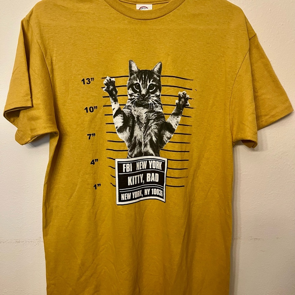 MENS YELLOW CAT GRAPHIC TSHIRT 
SIZE M